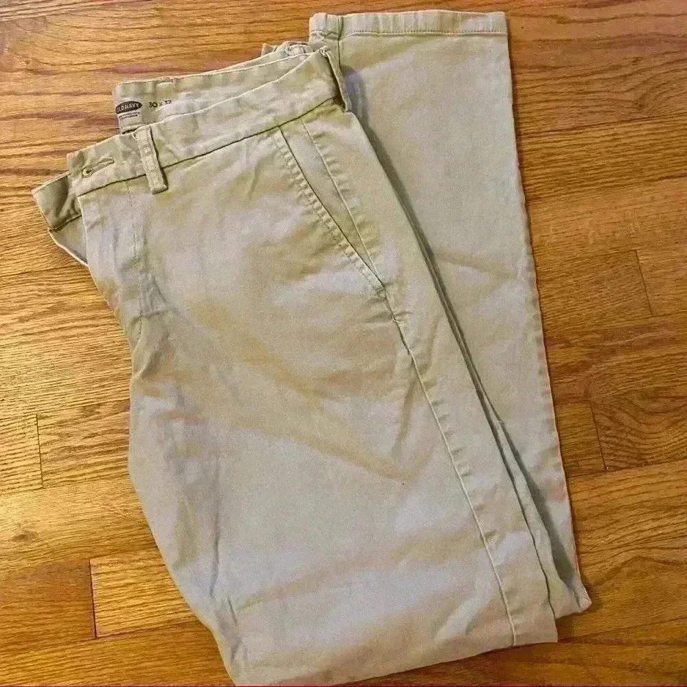 Old Navy khaki 30X32